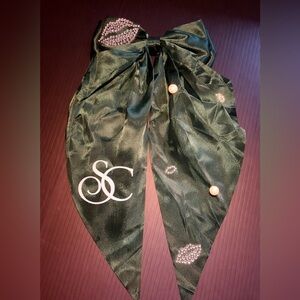 Green Sabrina carpenter bow